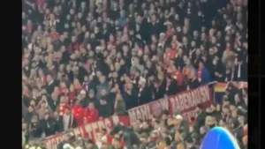 بايرن ميونخ يتعرض لأحداث شغب داخل ملعب أرسنال خلال مواجهة دوري الأبطال